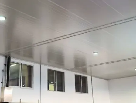 Fachada de bodega prefabricada con paneles SmartPanel